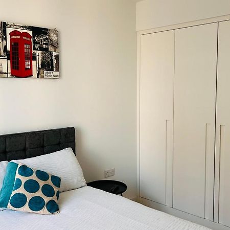 Lush Living - Double Room With Private Bathroom Лондон Экстерьер фото