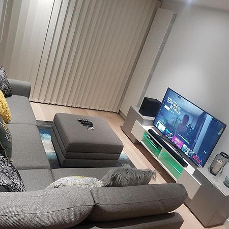 Lush Living - Double Room With Private Bathroom Лондон Экстерьер фото