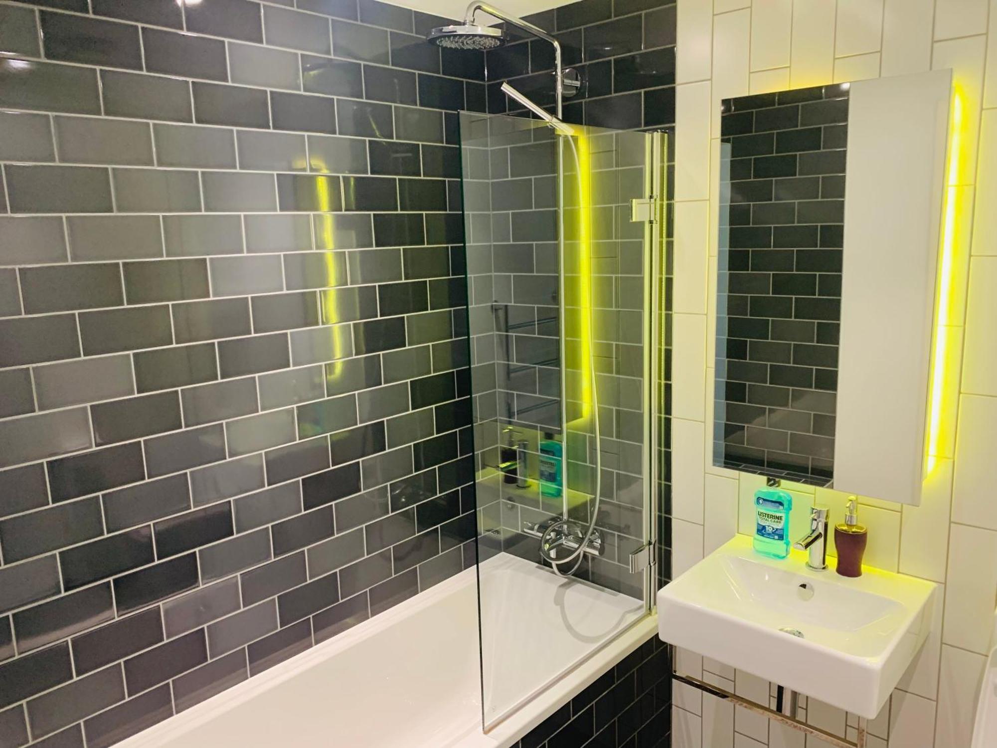 Lush Living - Double Room With Private Bathroom Лондон Экстерьер фото